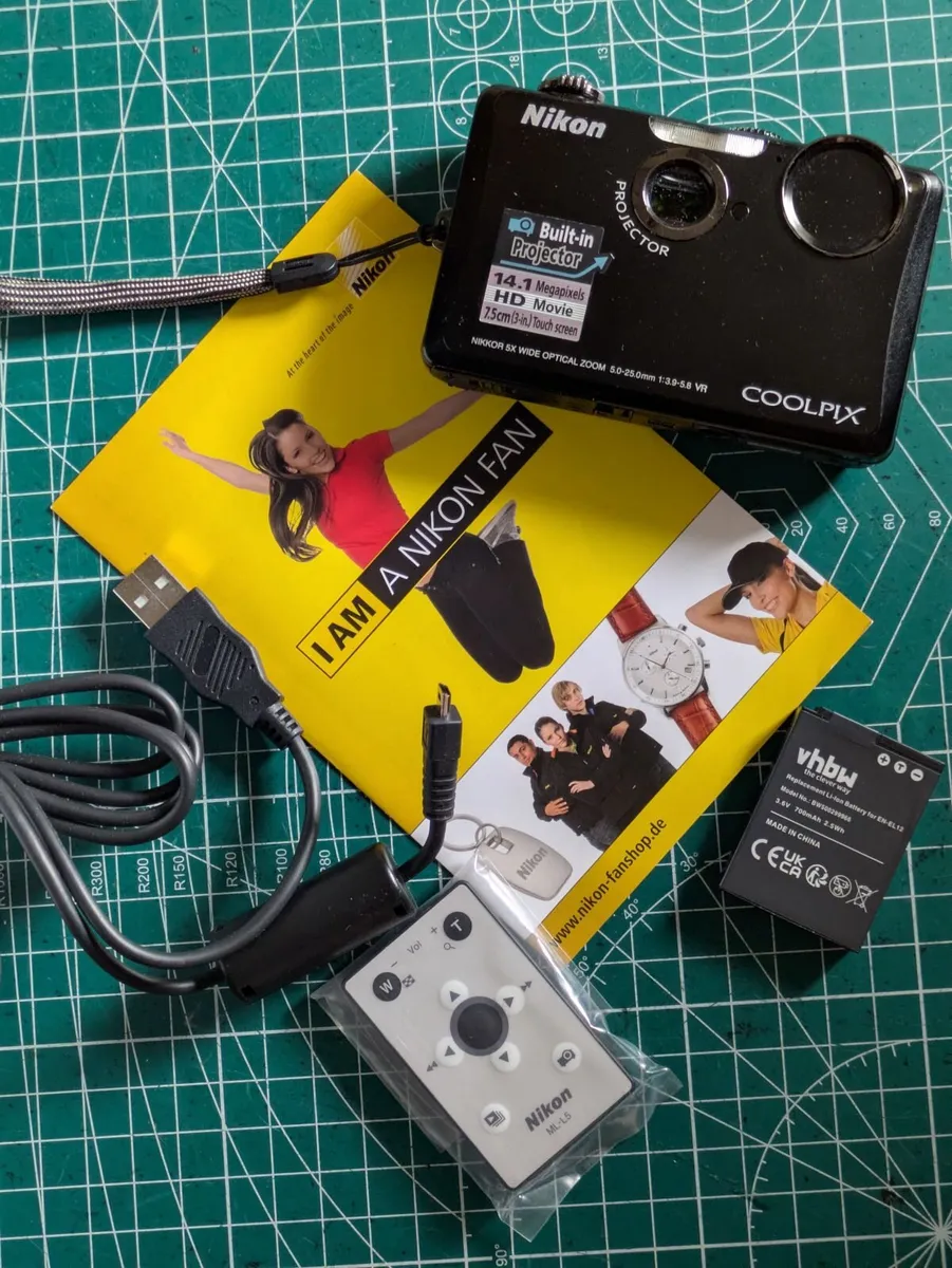 Nikon S1100PJ Camera/ projector💥 CCD🌈 sensor - Image 3