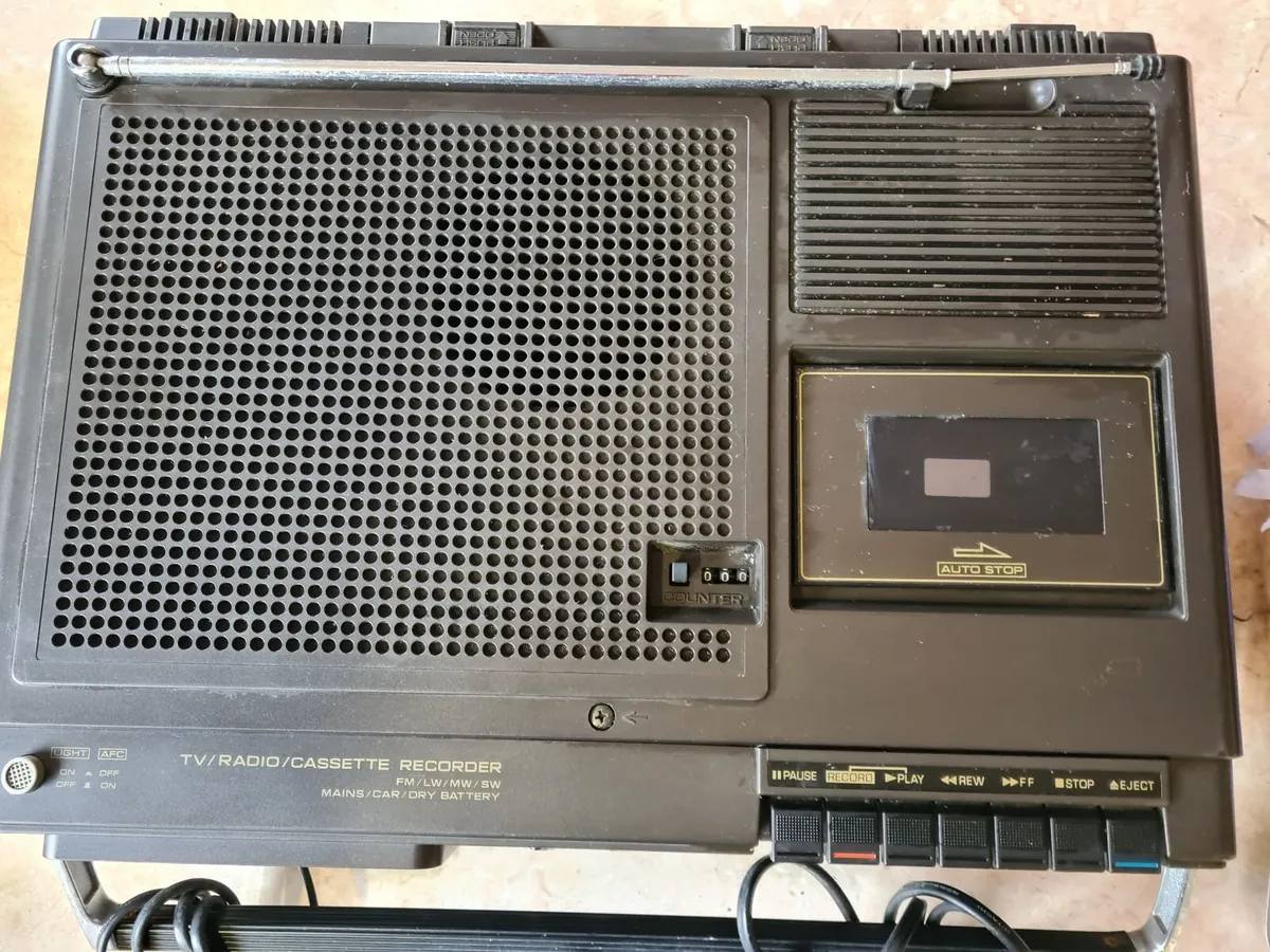 TV and radio cassette player………………………75 - Image 4
