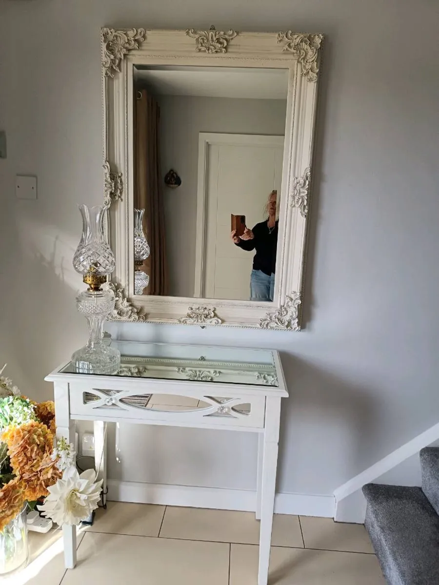 Mirror and hall table - Image 1
