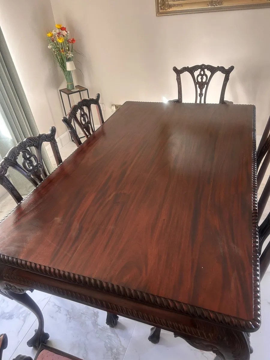 Table and chairs - Image 3