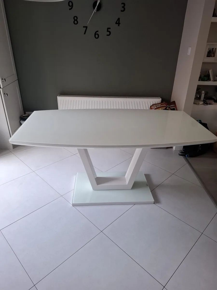 Kitchen Table. - Image 2