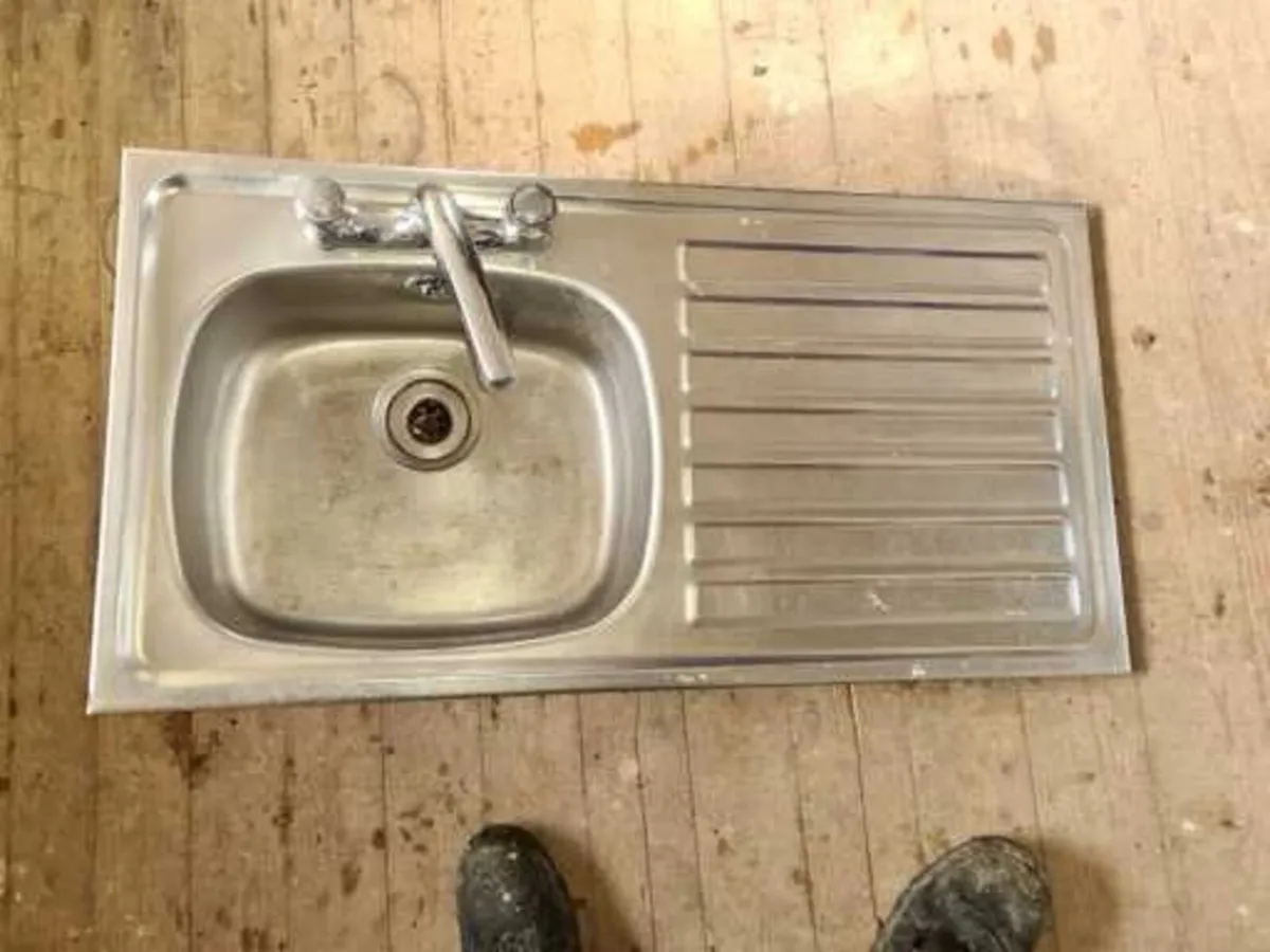 Selection of Stainless steel sinks with taps 100cm - Image 4