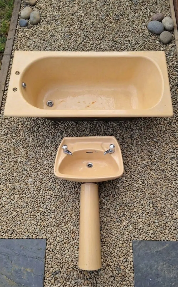 Vintage 1941 Royal Doulton Bathroom Suite for sale - Image 1