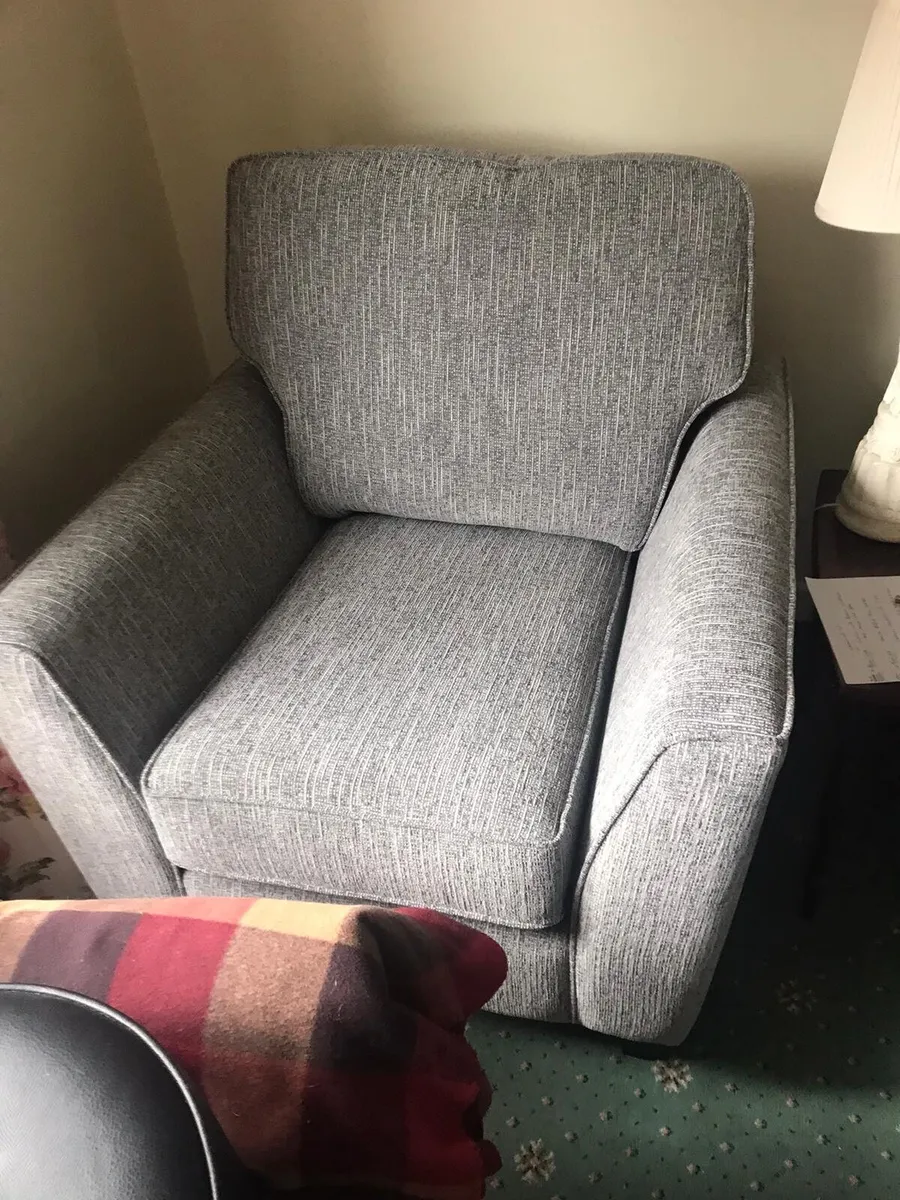 3piece living room in storage - Image 4
