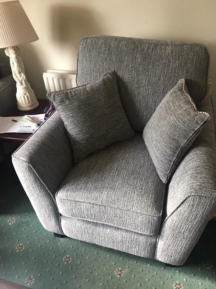 3piece living room in storage - Image 3