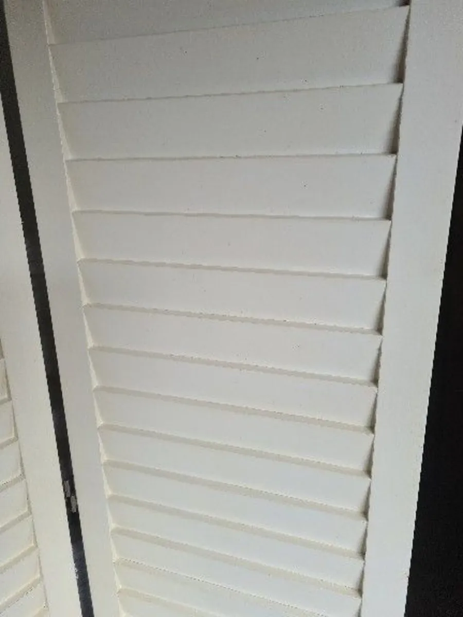 1 x NEW 3 panel room divider hinged shutter screen - Image 1