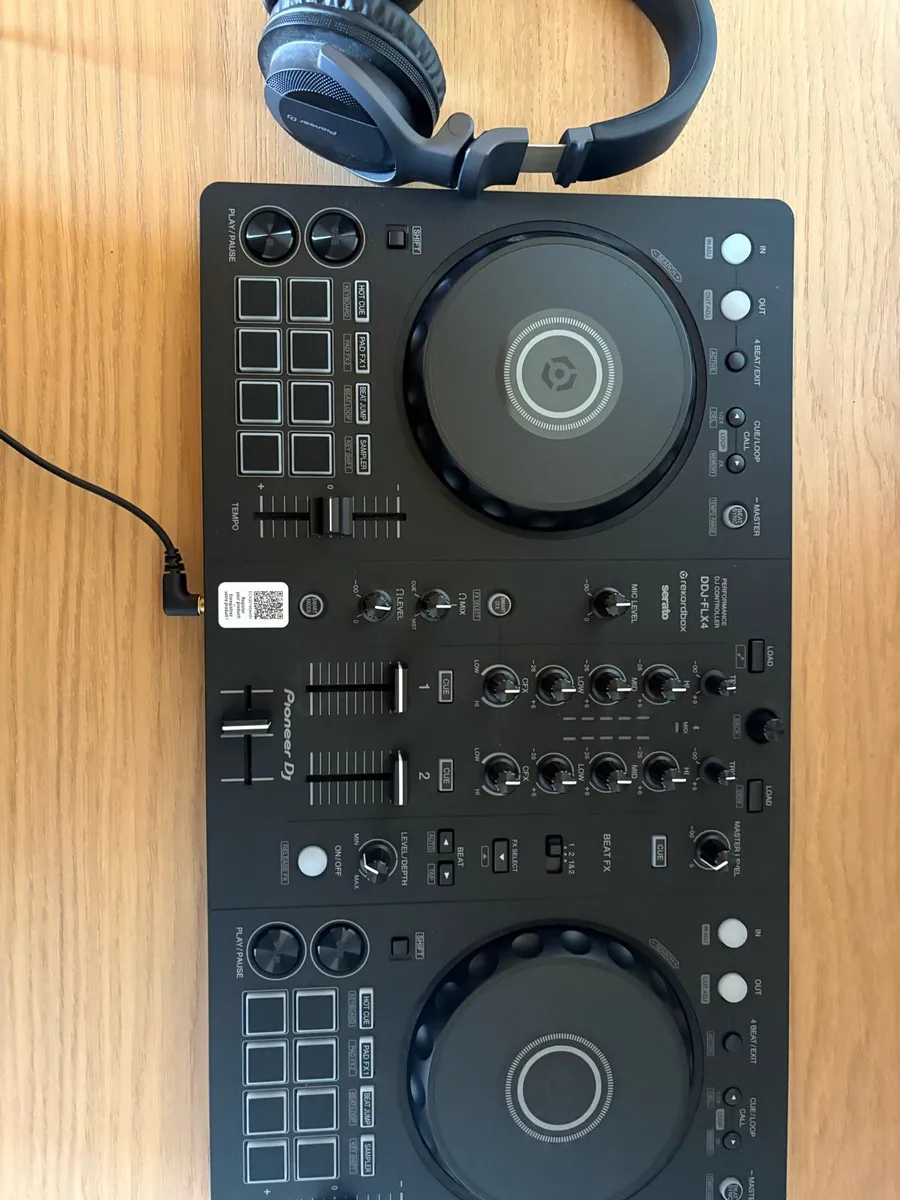 Pioneer DJ DDJ FLX4 with headphones - Image 1