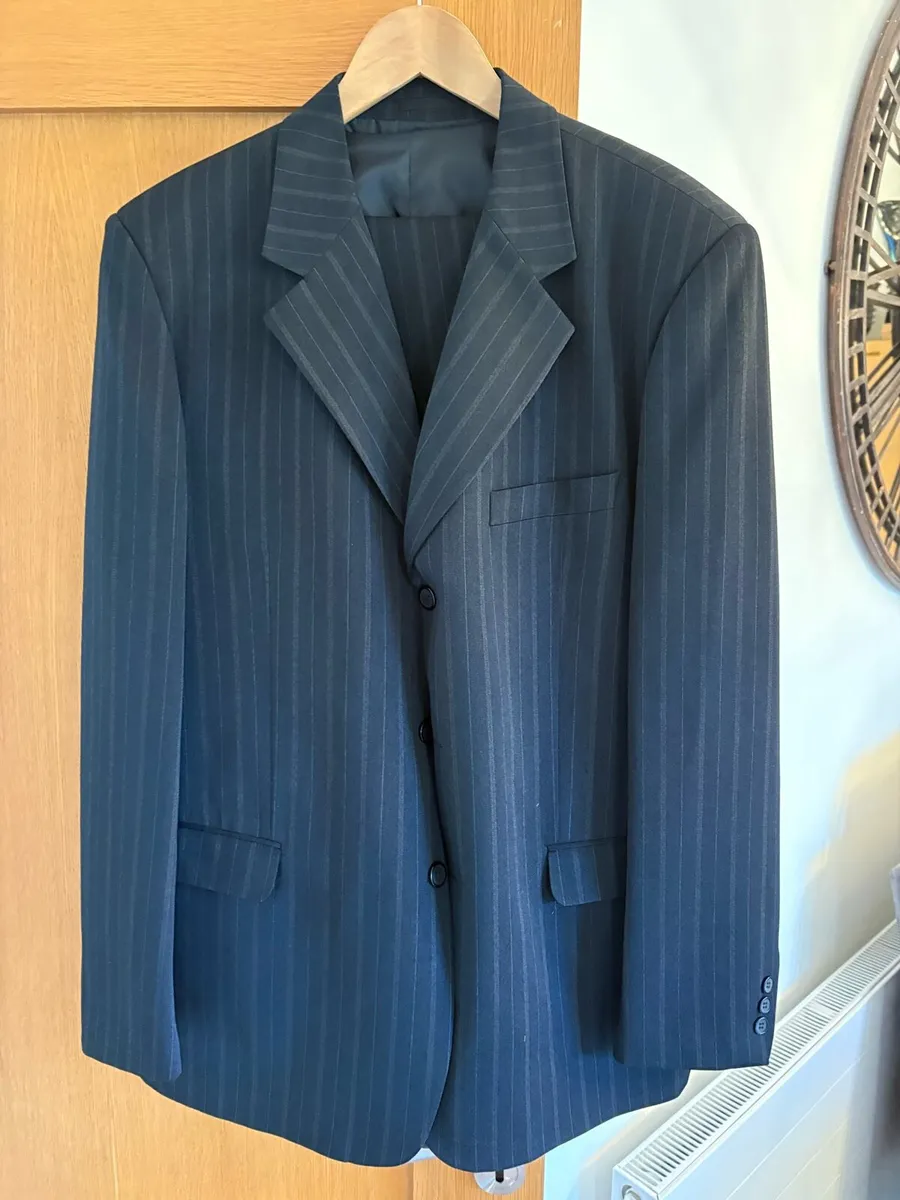 Men’s 3 piece suit black with brown lines 58L - Image 2