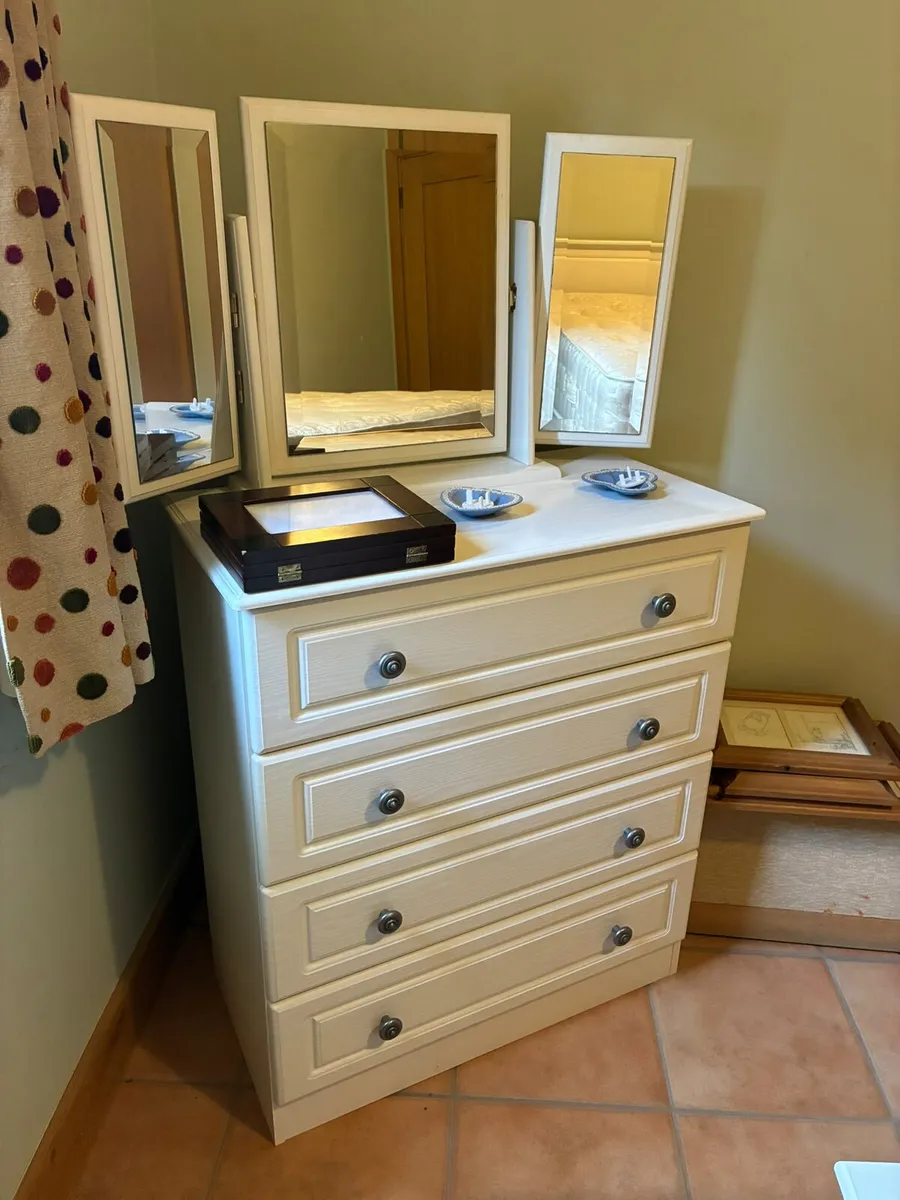 White Bedroom Set - Image 3
