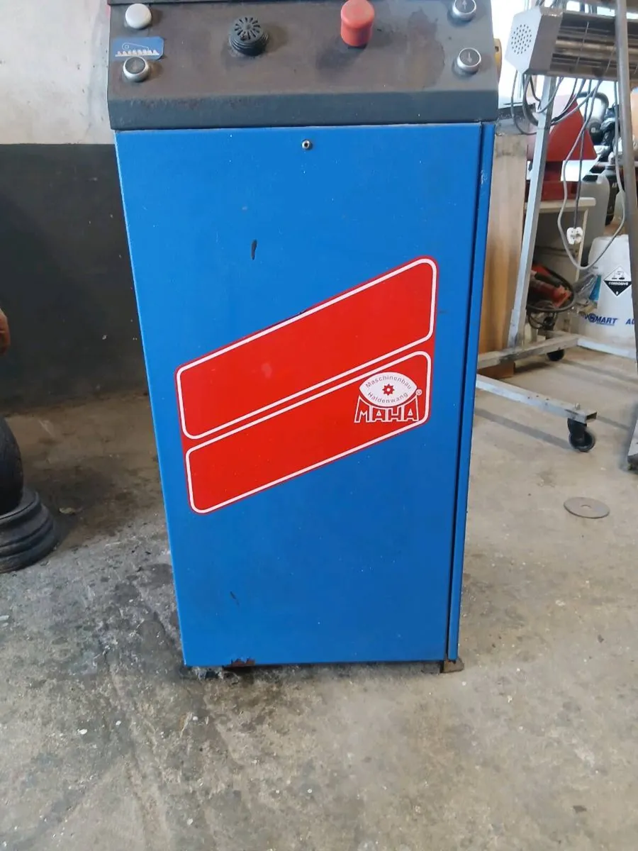 Maha Car Lift - Image 1