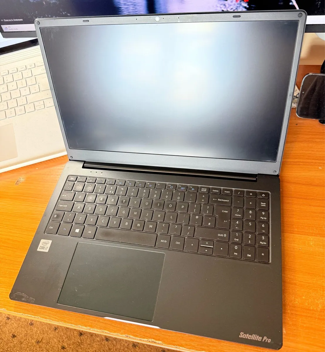 Toshiba Dynabook laptop - Image 1
