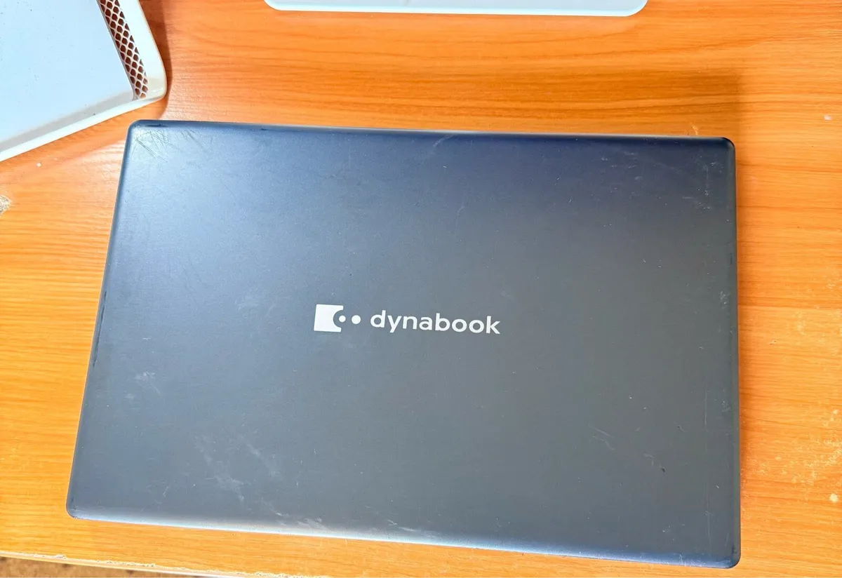Toshiba Dynabook laptop - Image 2