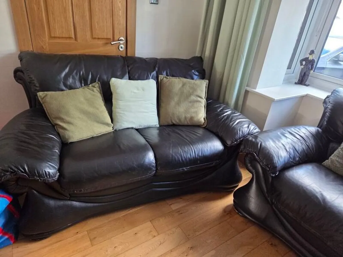 leather couch - Image 2