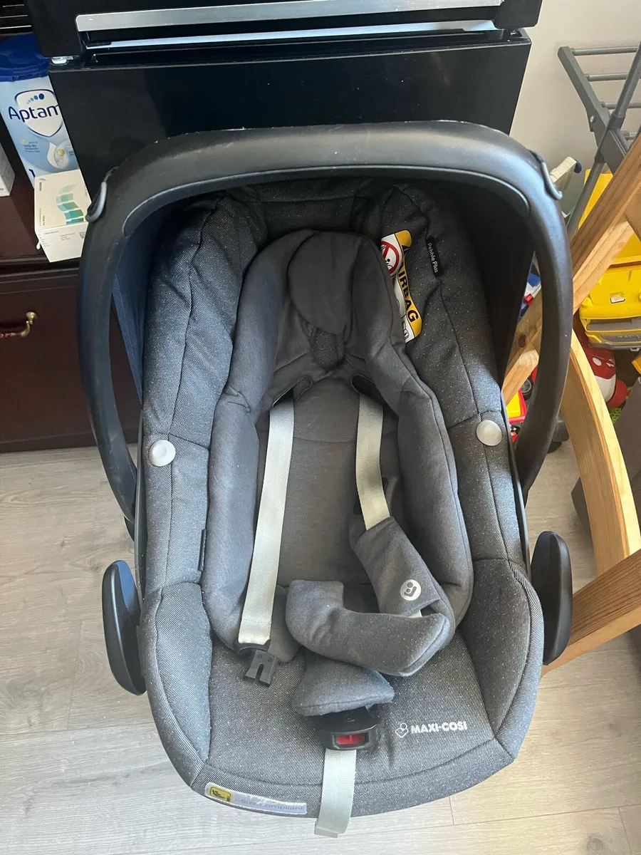 Uppababy vista with car seat isofiz base - Image 3