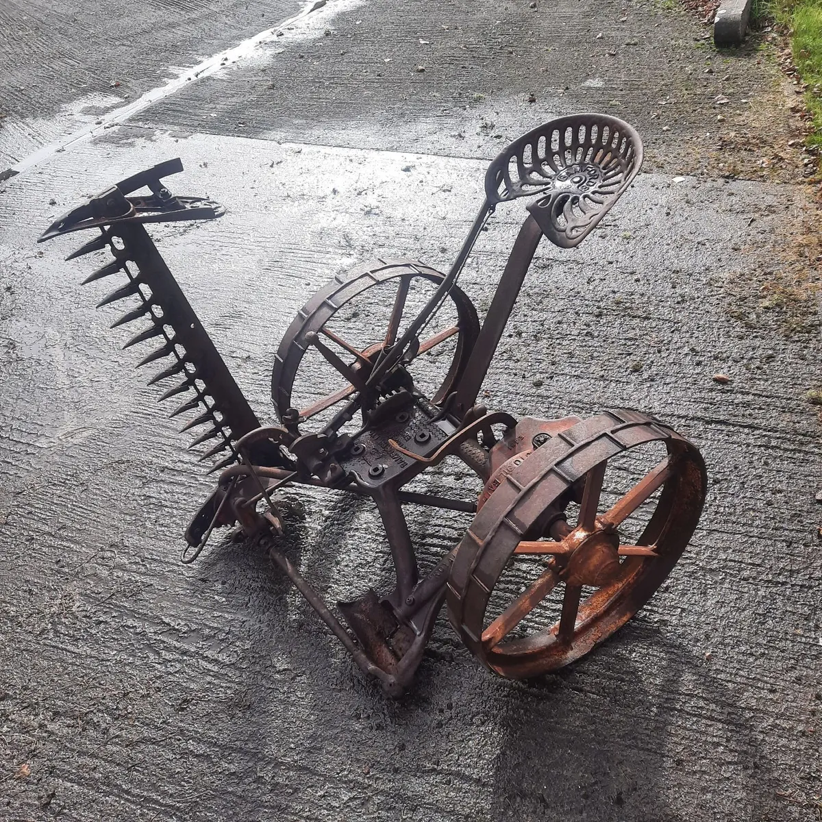 Horse drawn fingerbar mower - Image 1