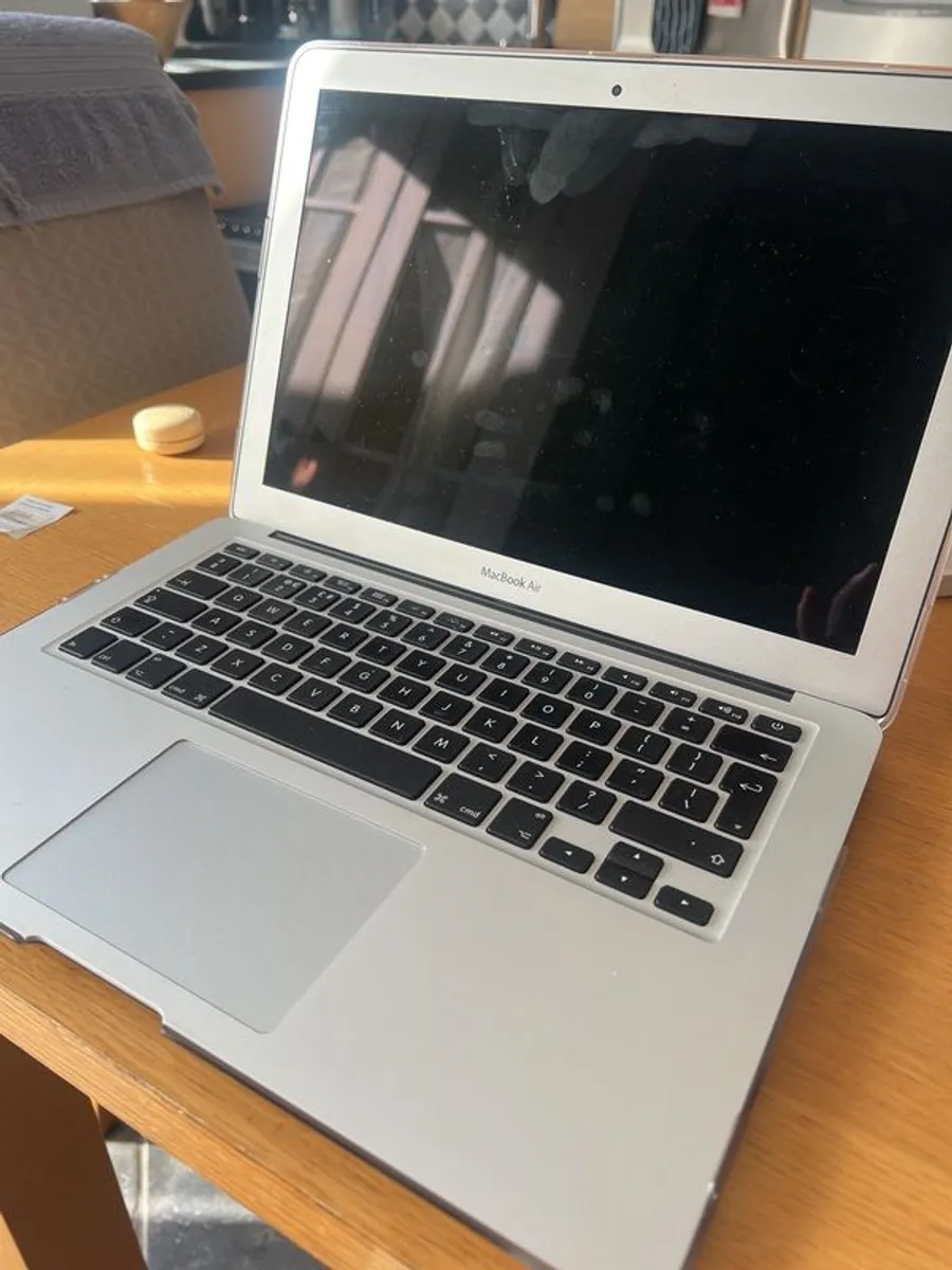 MacBook Air - Image 4