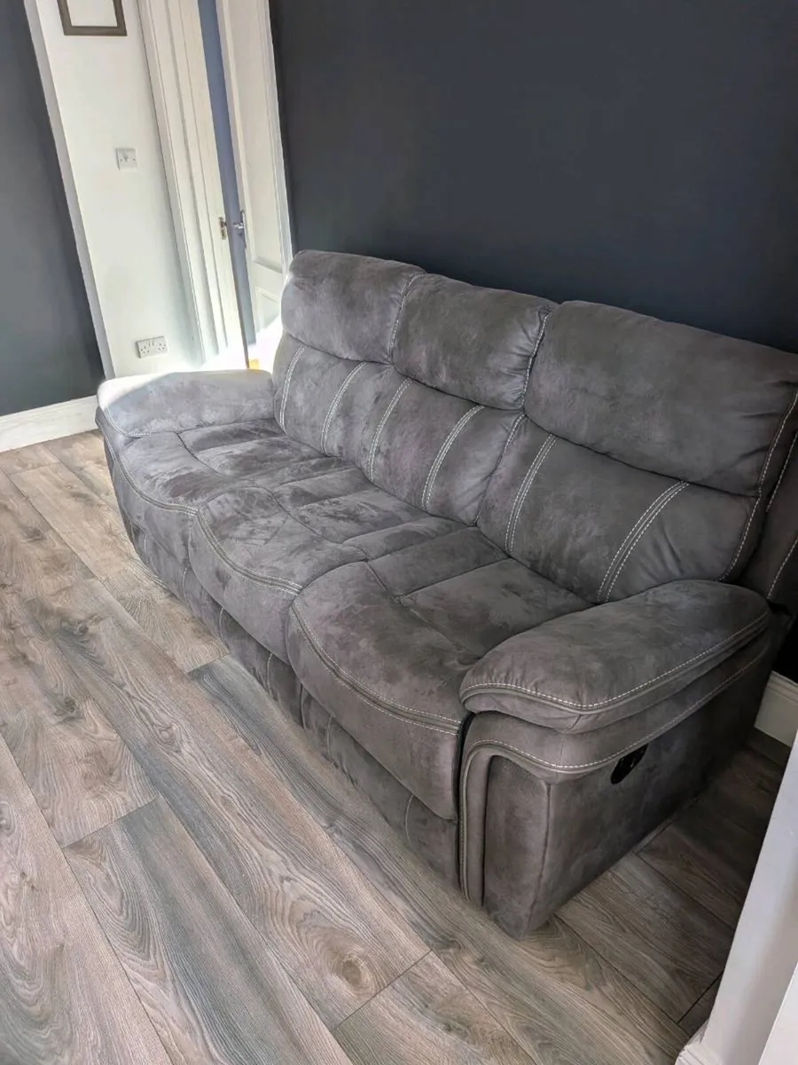 Recliner sofa - Image 2