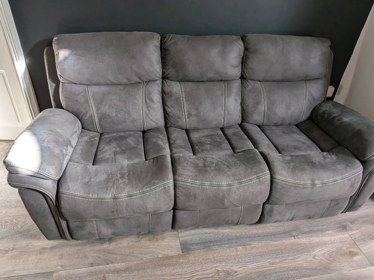 Recliner sofa - Image 1