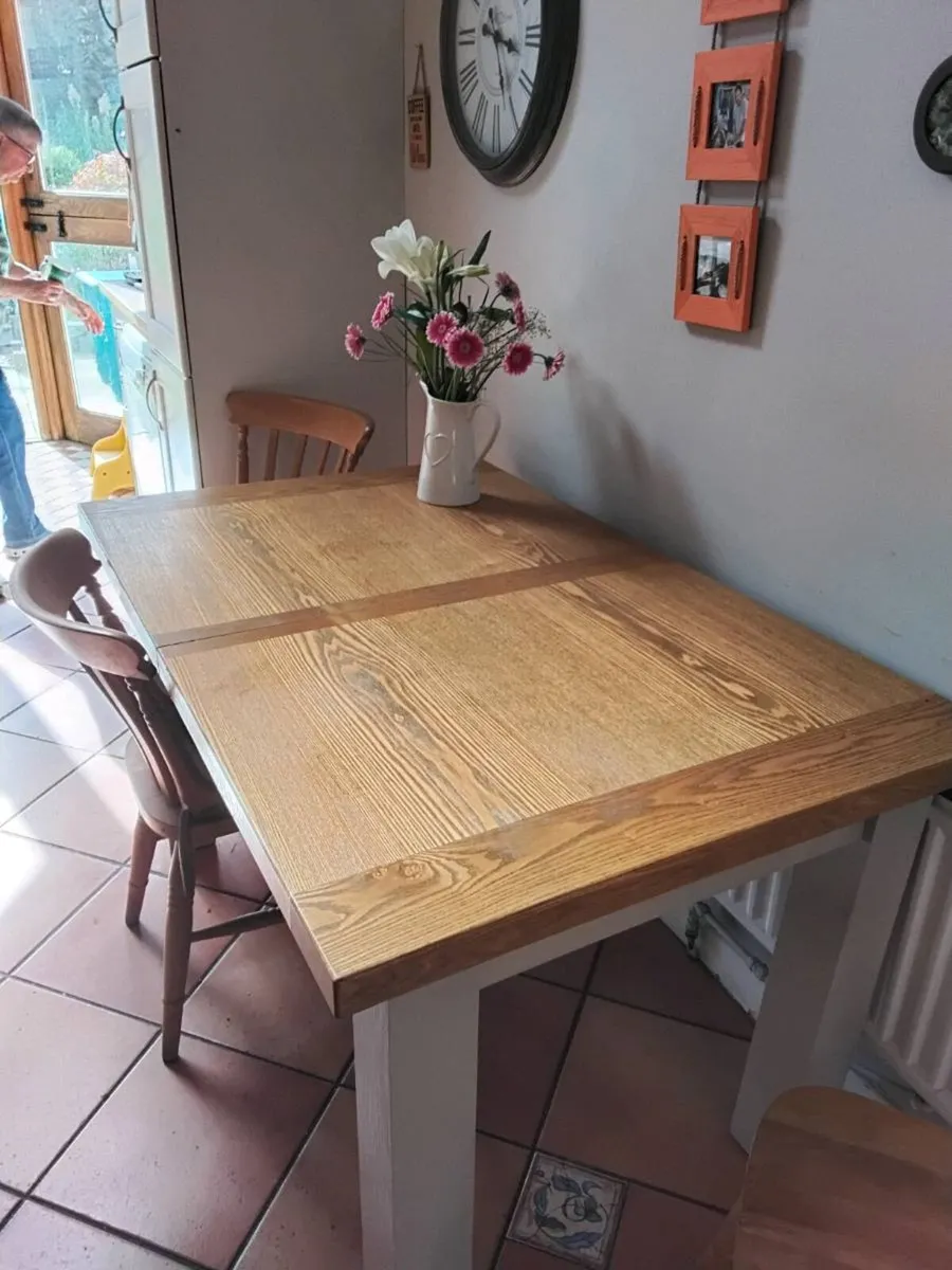 Kitchen table - Image 1