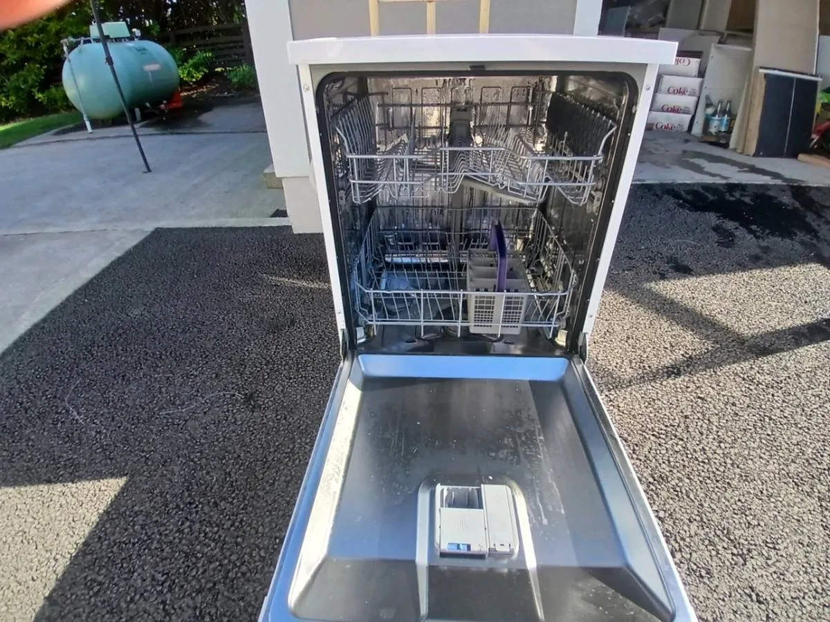 Dishwasher - Image 2