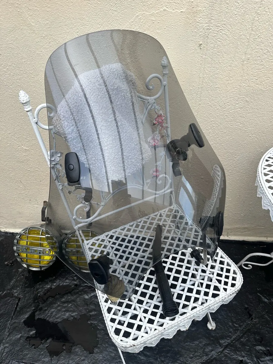 Motorcycle windshield - Image 1