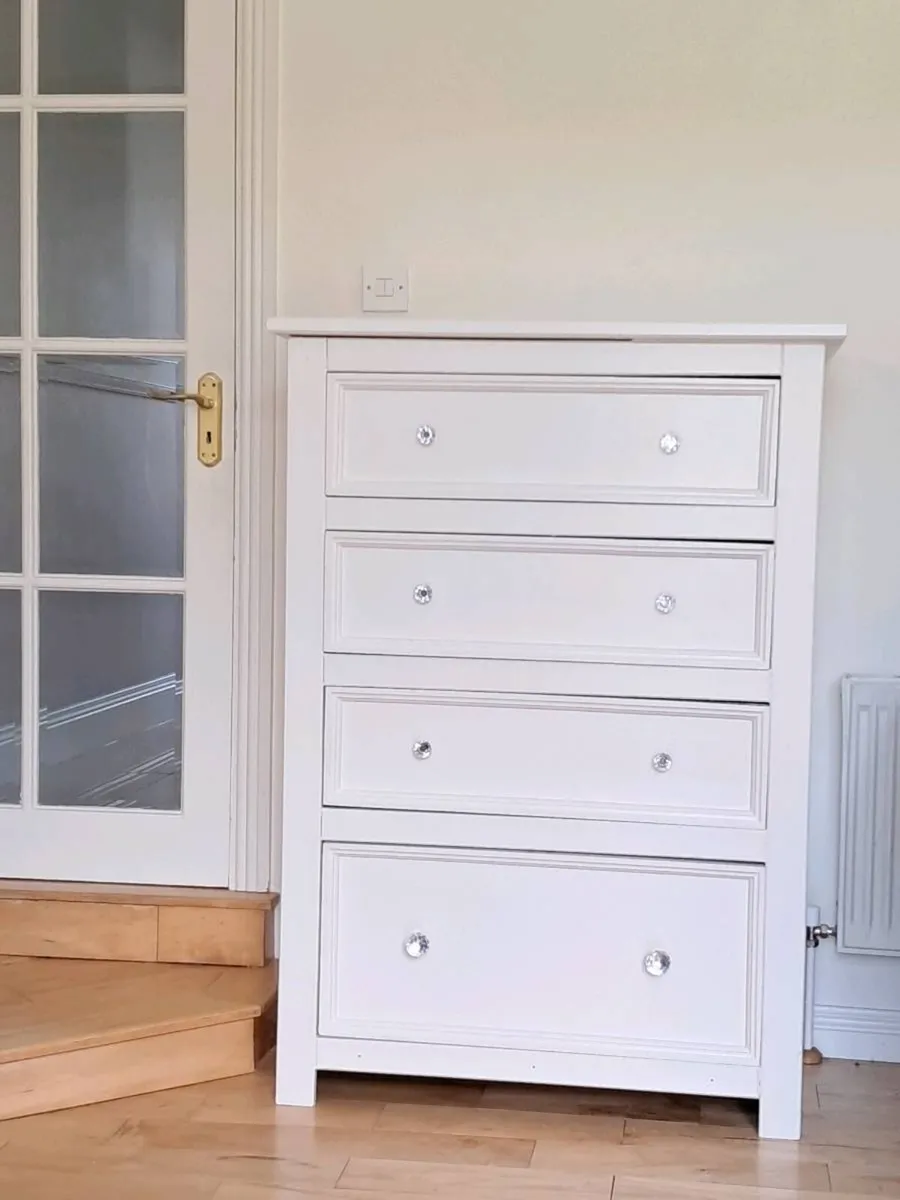 4 drawer chest of drawers - Image 1