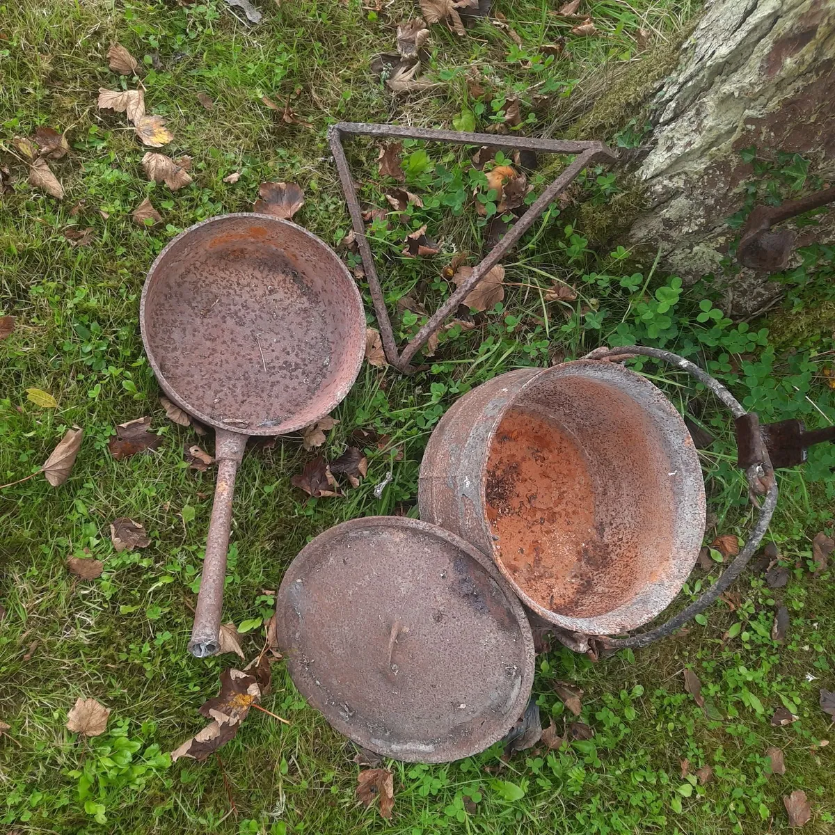 Antique Crane and pots - Image 2