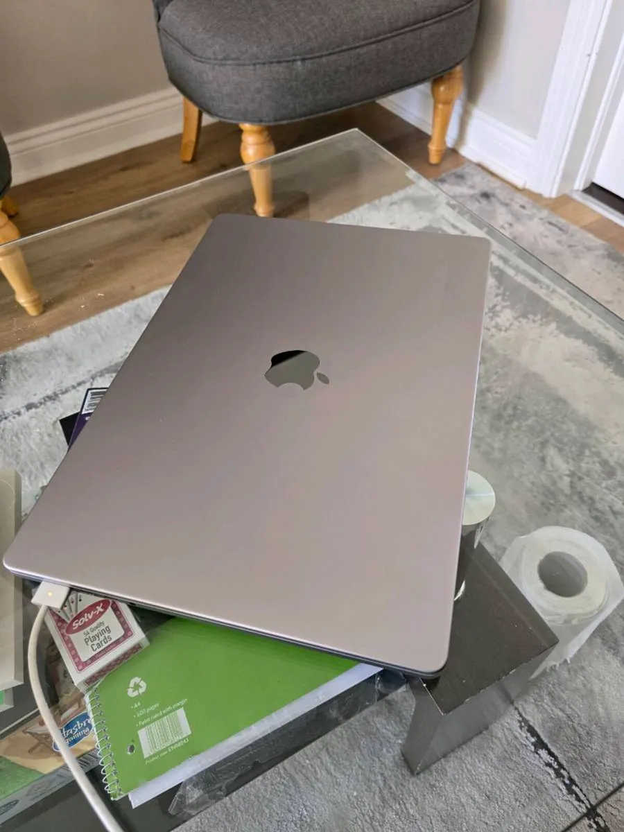 Macbook Pro M2 16" - Image 2