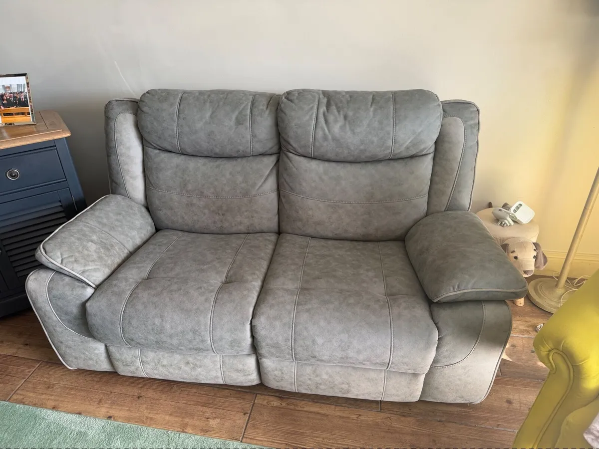 Couch and 2 side chairs one electric recliner - Image 1