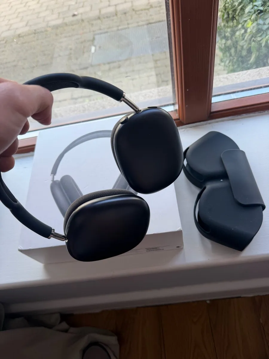 AirPod max - Image 1