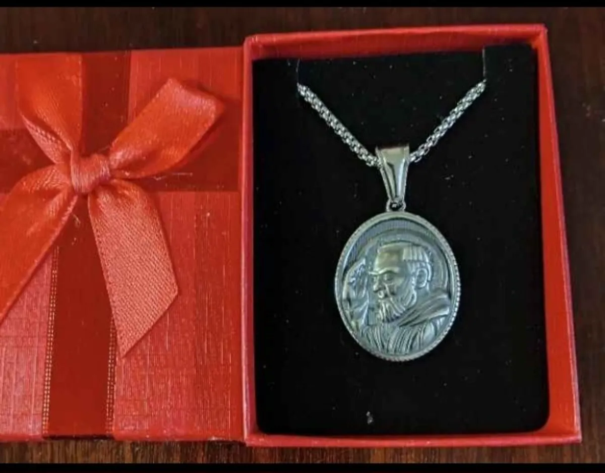 PADRE PIO OENDANT AND CHAIN
