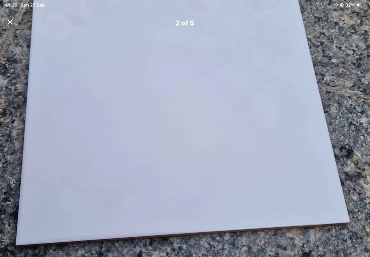 White Wall Tiles 20cm x 20cm / 11 m2 total - Image 1