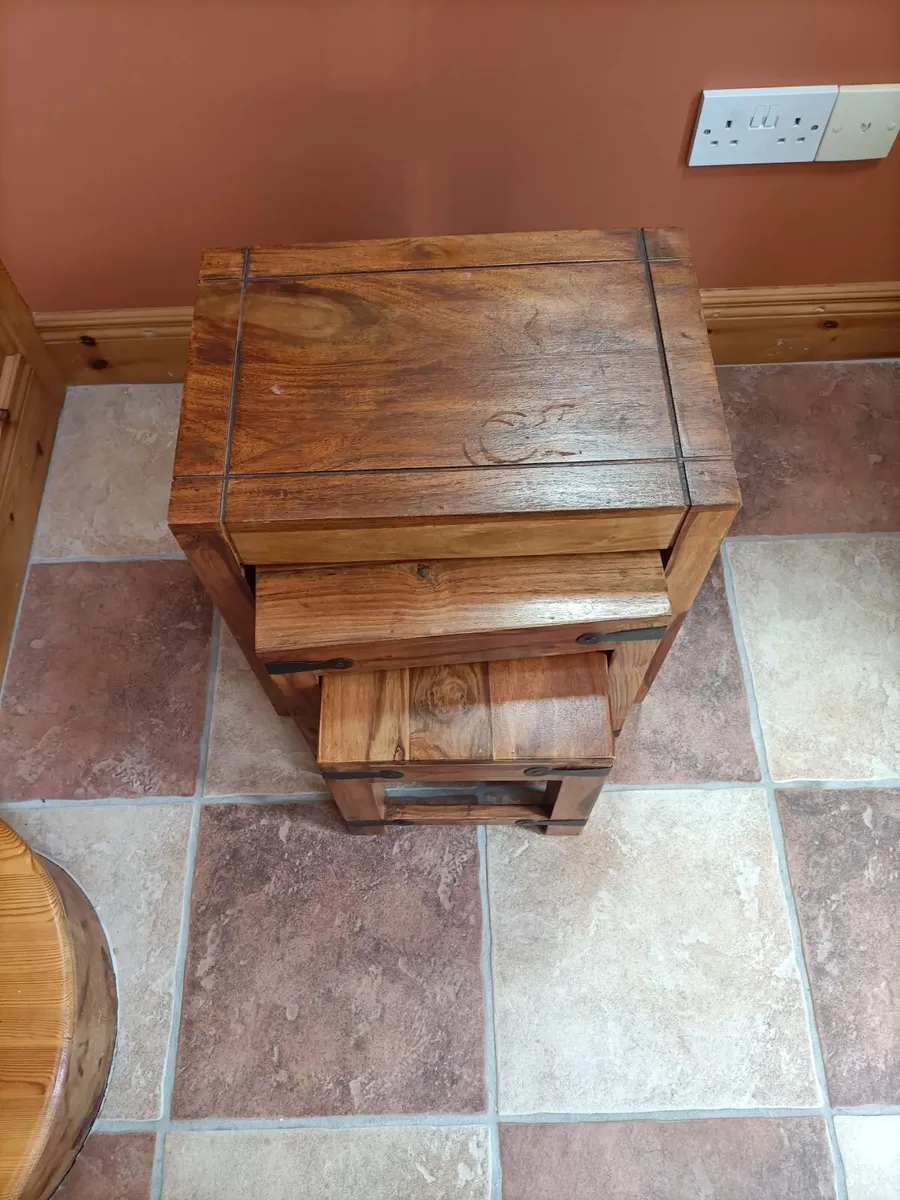 Solid nest of tables - Image 1