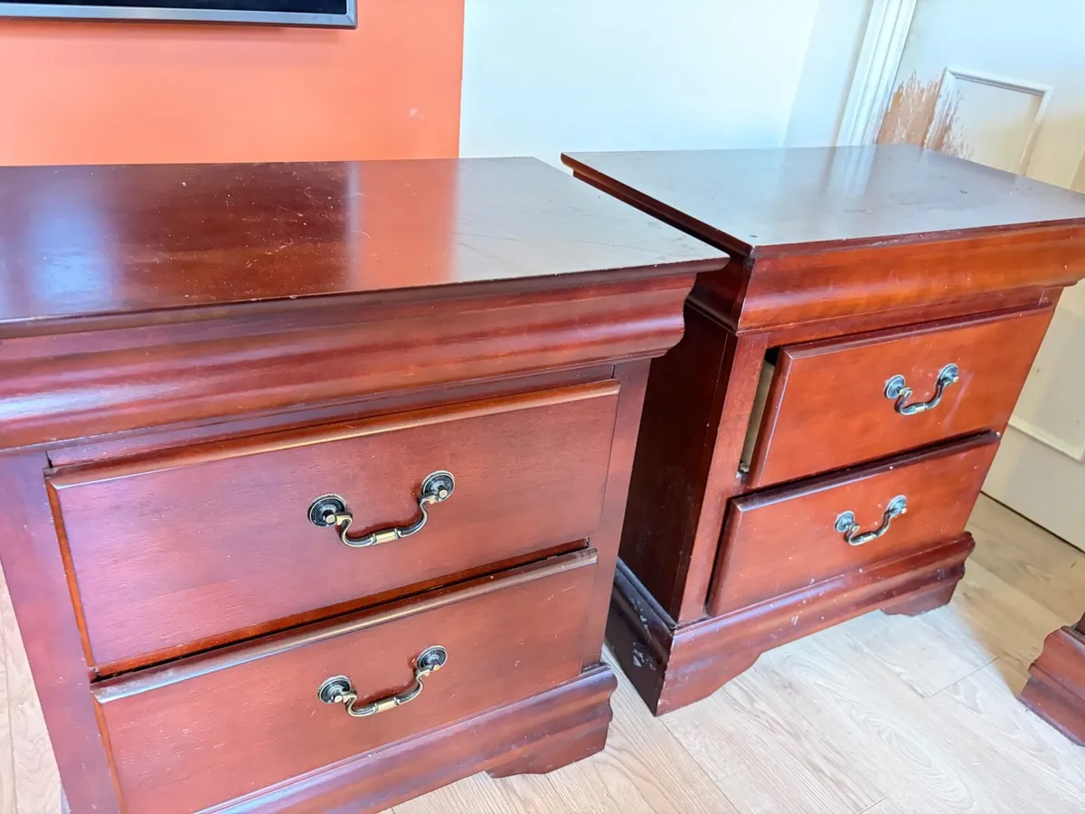 Dresser and bedside lockers - Image 4