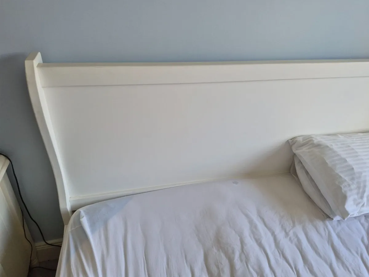 Bed - Image 1