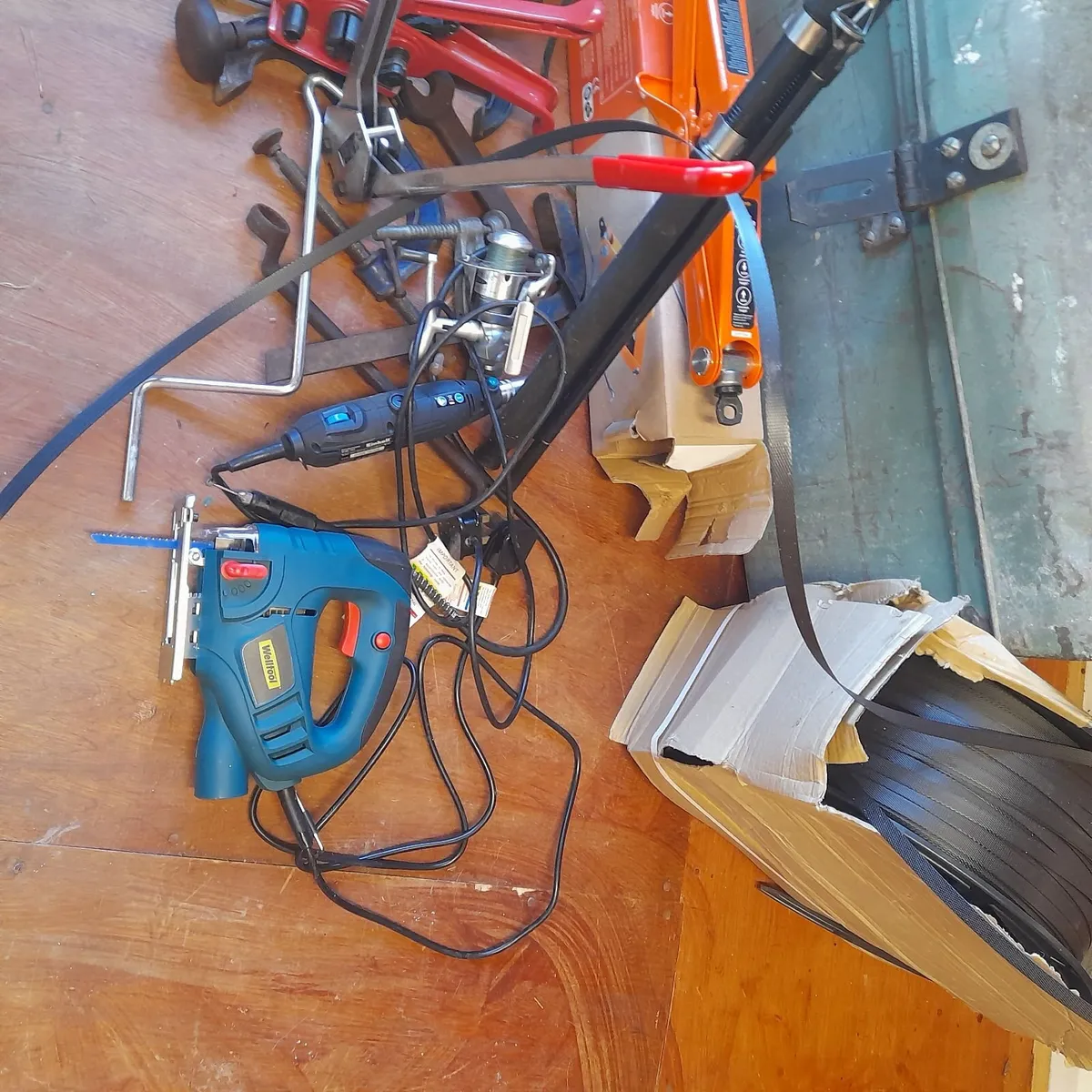 Assortment of tools and chest - Image 3
