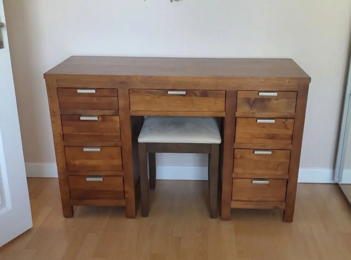 Solid dresser unit