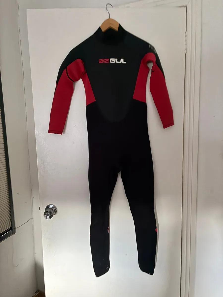 Wet suit size child 12 yrs - Image 1
