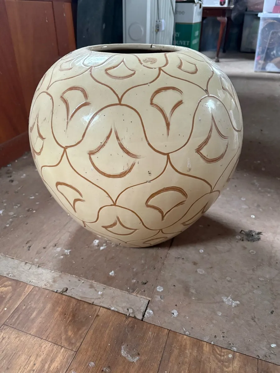 Large decorative pot