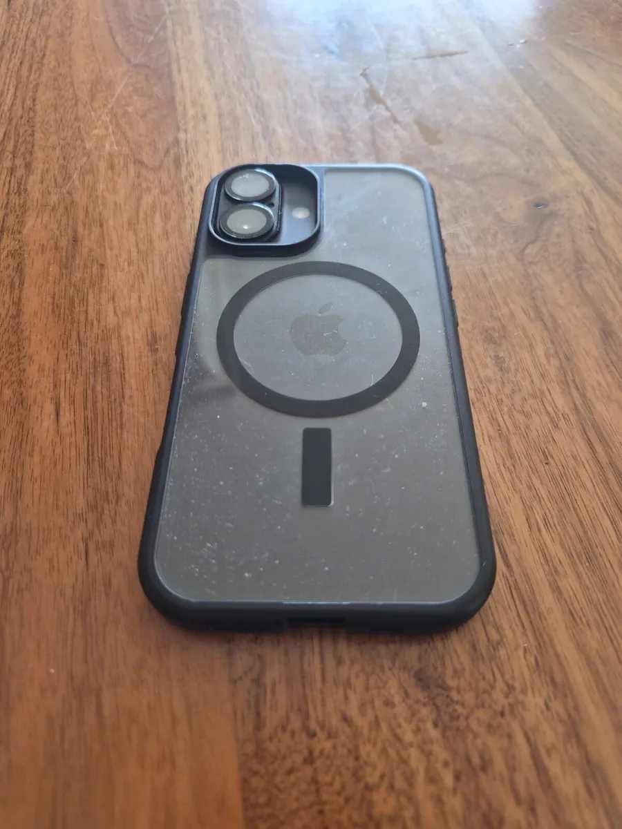 iPhone 16 - Image 3