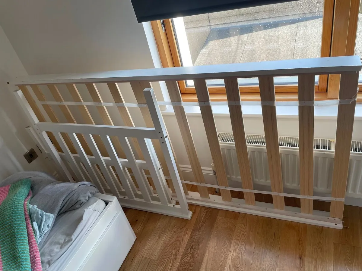 Single bed - Image 1