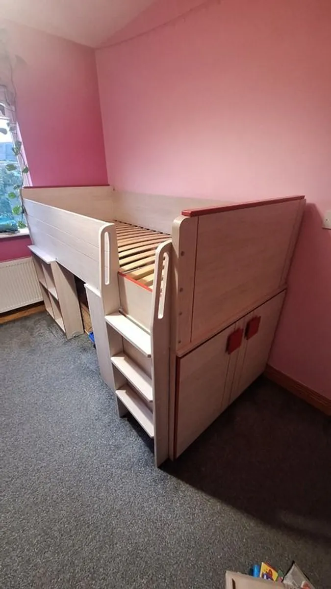 Child bed - Image 1
