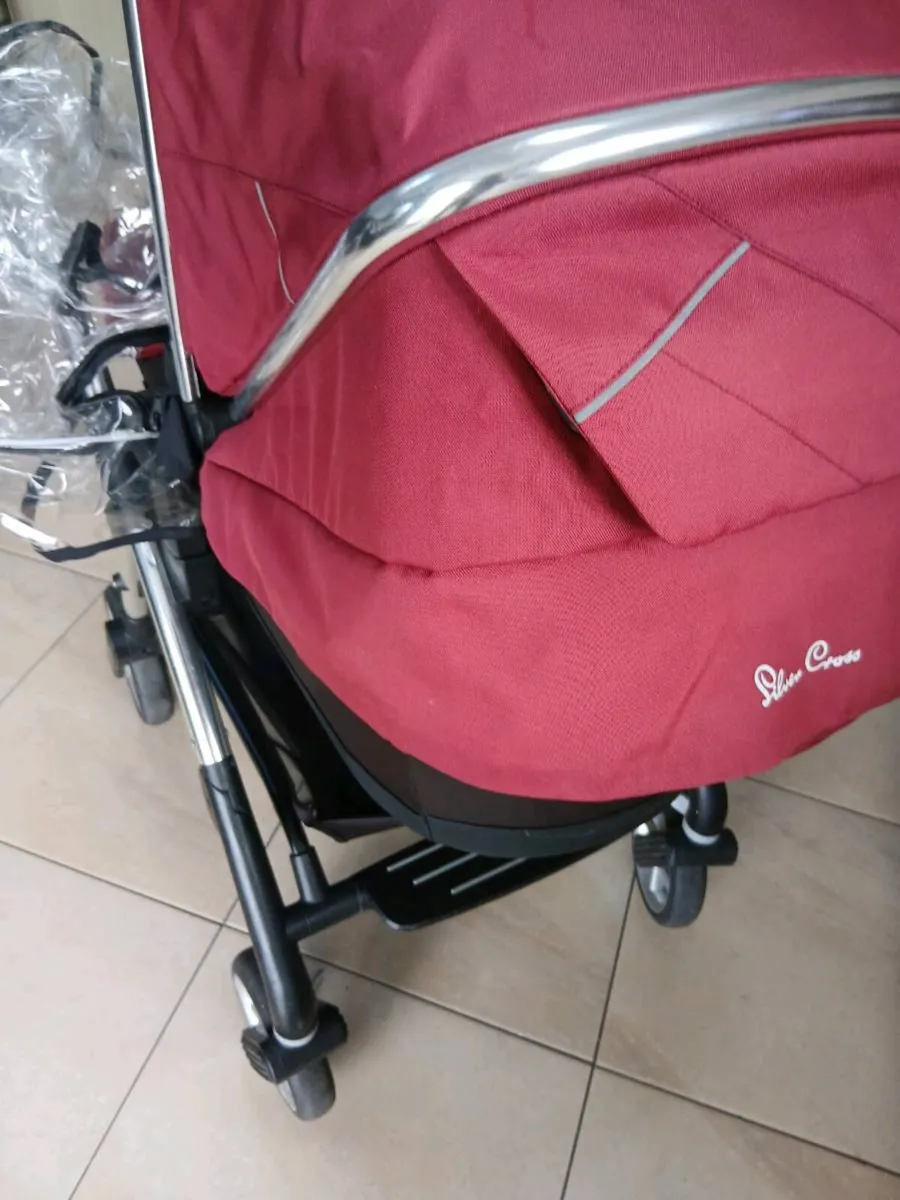 SILVER CROSS BABYS PRAM WITH RAIN COVERS - Image 3