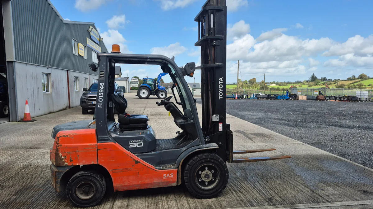 Toyota forklift - Image 3