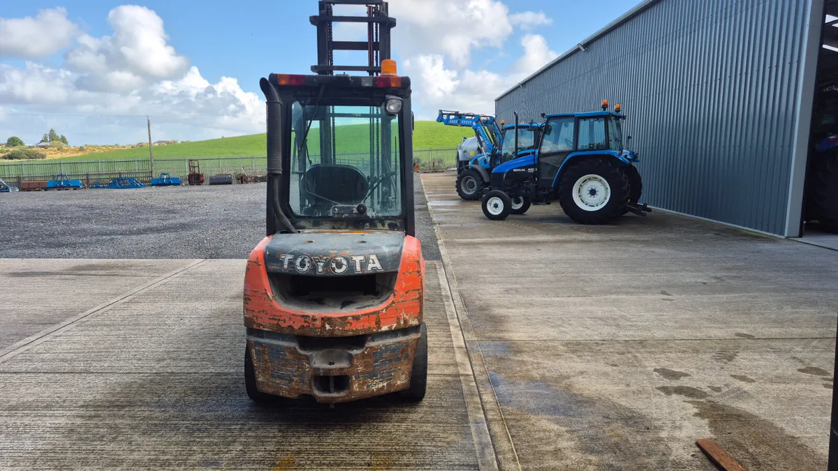 Toyota forklift - Image 4