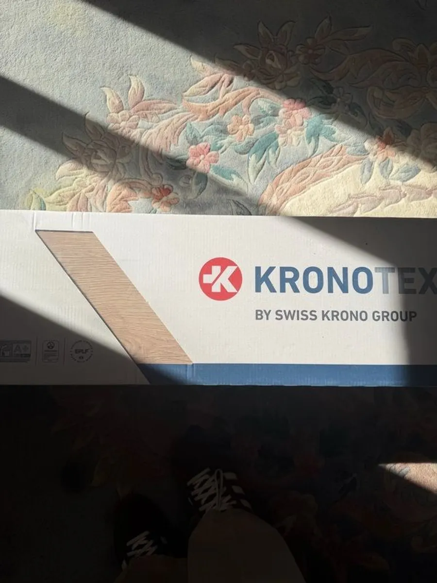 Mammut 10mm plus macro oak beige 1.8m2 floor KRONOTEX - Image 1