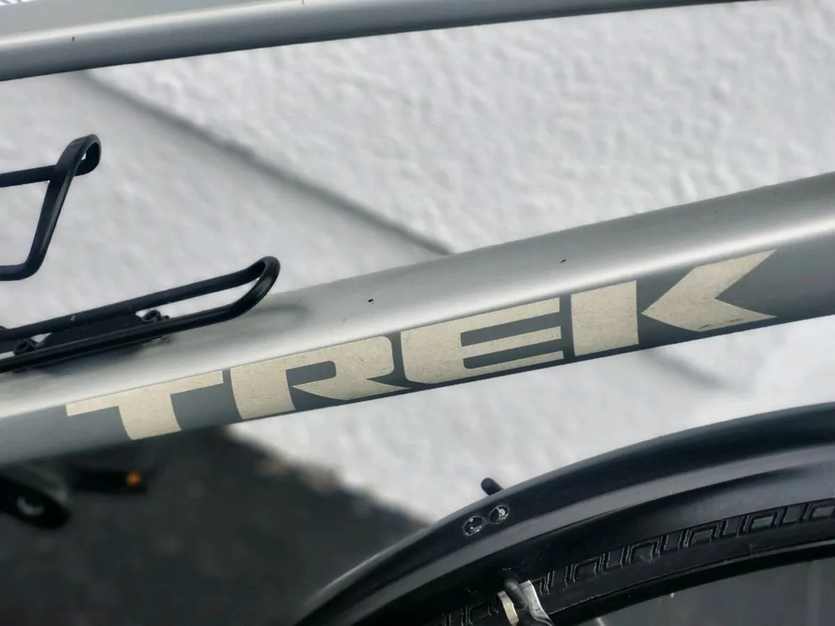LADIES TREK FX2 OIL DISC BRAKE HYBRID..NO OFFERS - Image 3