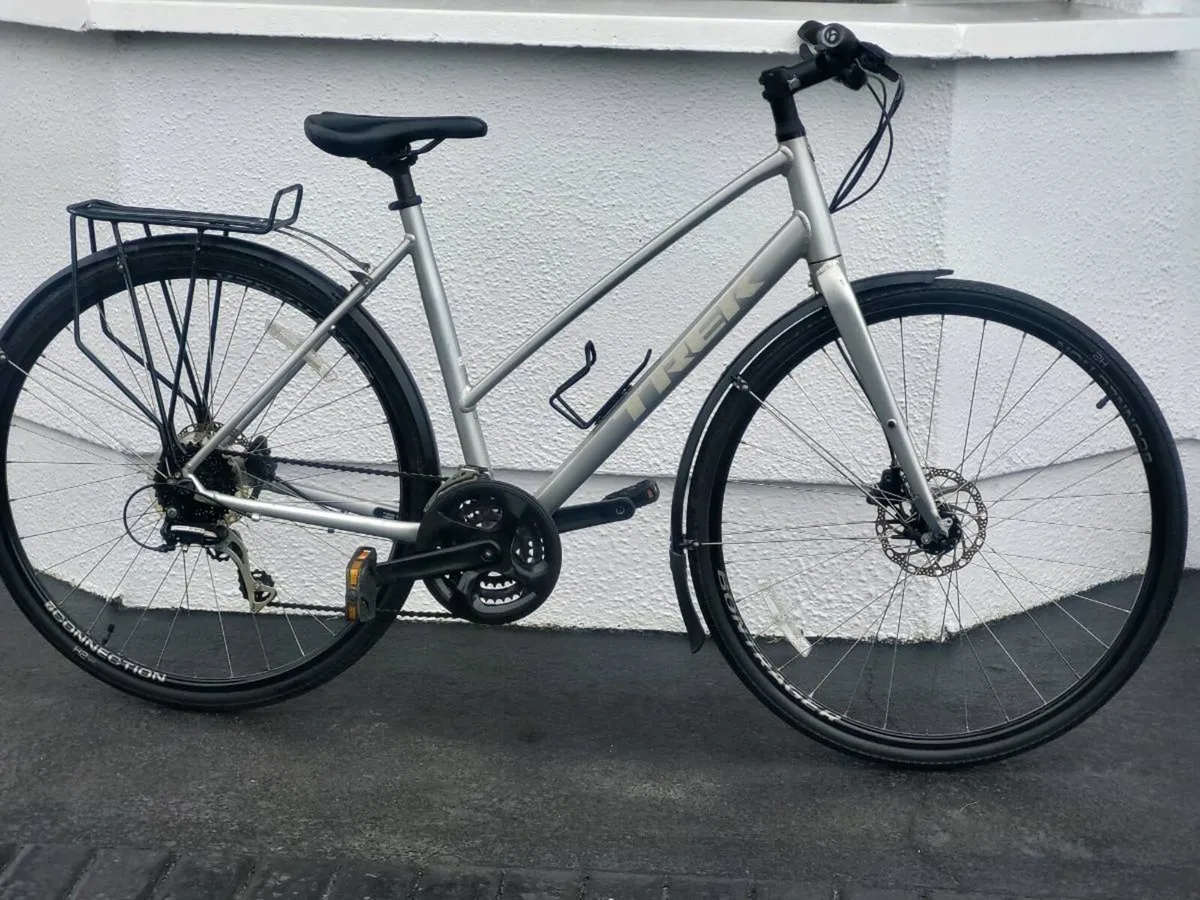 LADIES TREK FX2 OIL DISC BRAKE HYBRID..NO OFFERS - Image 1