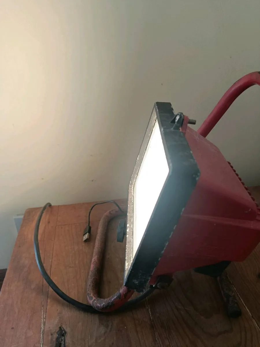 Work light fully adjustable - Image 2