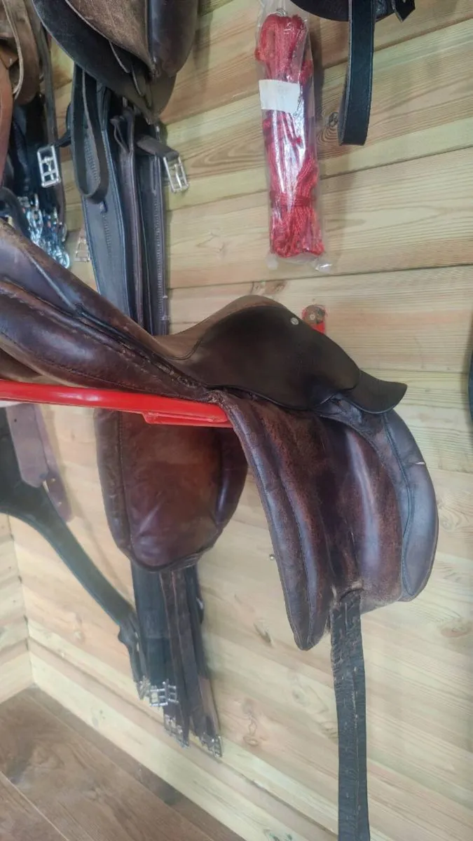 17inch Beeney Bros Saddle Brown - Image 1